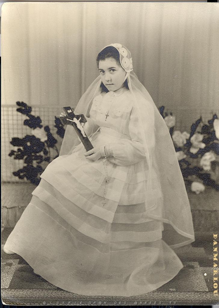 COMMUNIONS ORAN 1956 EVELYNE CHABBERT.jpg